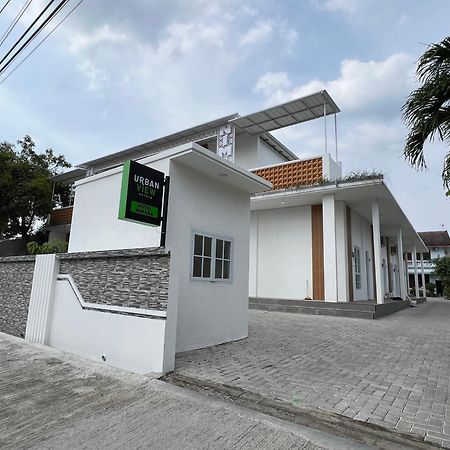 Urbanview Hotel Nimara Ngawi By Reddoorz Exterior foto