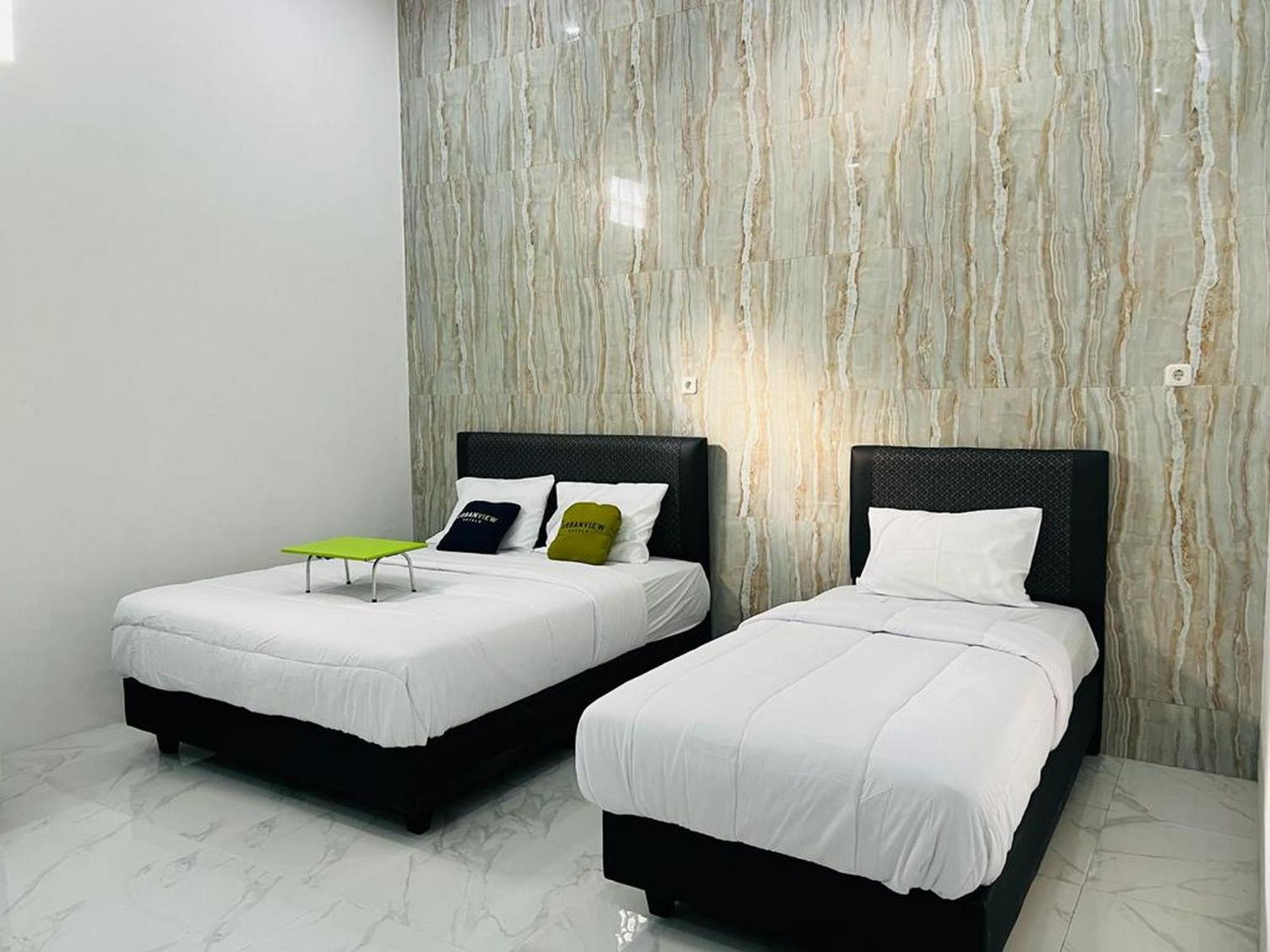 Urbanview Hotel Nimara Ngawi By Reddoorz Exterior foto