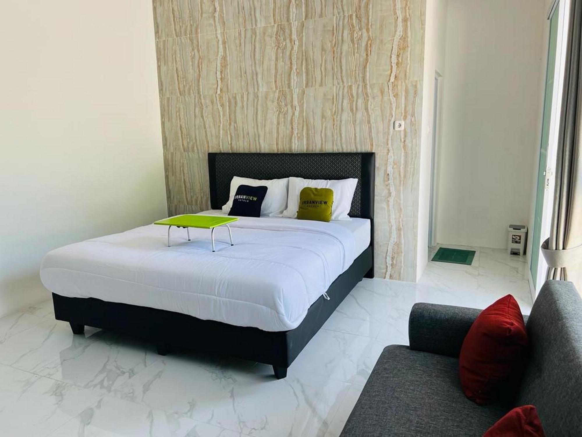 Urbanview Hotel Nimara Ngawi By Reddoorz Exterior foto