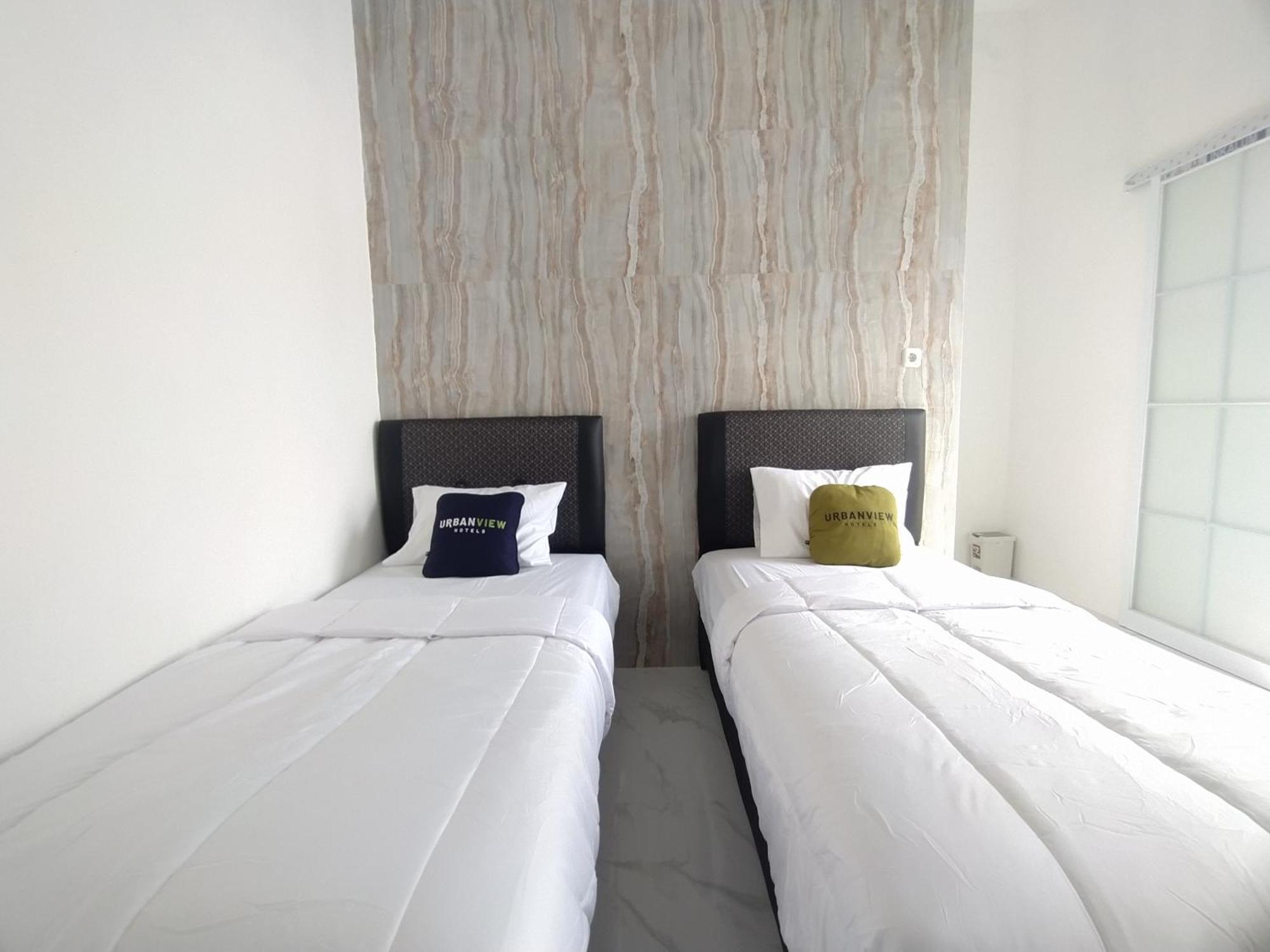 Urbanview Hotel Nimara Ngawi By Reddoorz Exterior foto